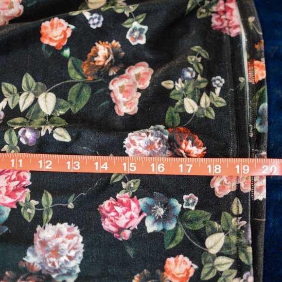 Velvety Floral Mini - Picture 5 of 6